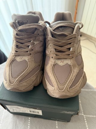 Zapatillas New Balance modelo 9060 Marrón Sin Uso