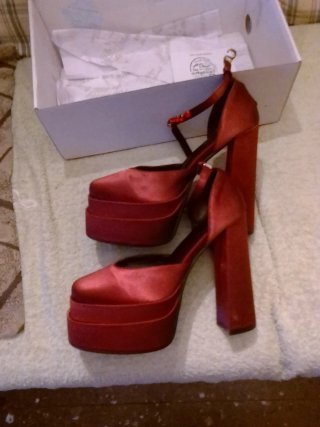 Zapatos de fiesta rojos de tacón