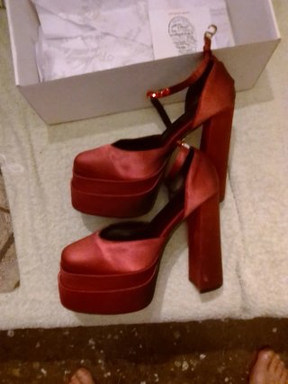 Zapatos de fiesta rojos de tacón