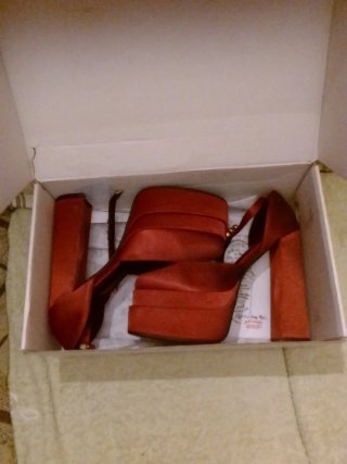Zapatos de fiesta rojos de tacón