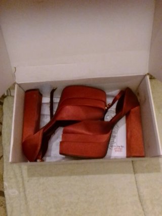 Zapatos de fiesta rojos de tacón