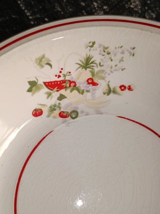 Juego de platos de cerámica con diseño