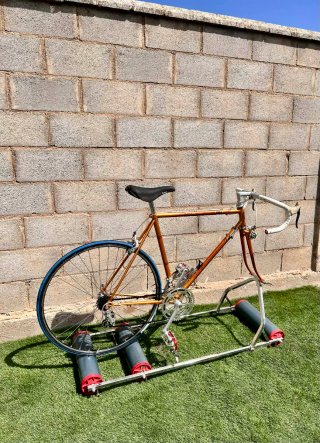 BICICLETA DE CARRETERA BH CLÁSICA CON RODILLO