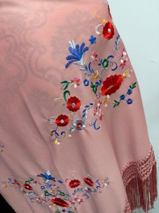 Manton de flamenca bordado