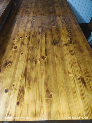 Tavolo rustico in legno con 2 panche