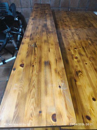Tavolo rustico in legno con 2 panche