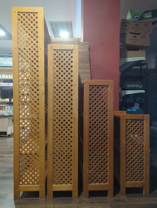 Conjunto de 34 Estanterias de Madera