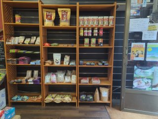 Conjunto de 34 Estanterias de Madera