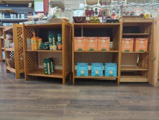 Conjunto de 34 Estanterias de Madera