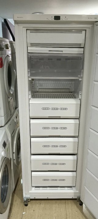 CONGELADOR VERTICAL WHIRLPOOL NO FROST ENERGÍA A+