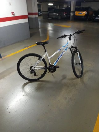 Bicicleta B-Pro Blanca y Azul