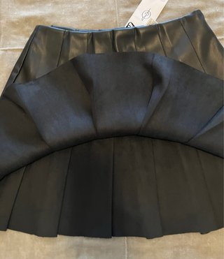 Falda Plisada Negra Stradivarius Talla S
