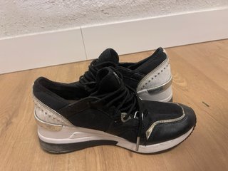 Zapatillas Michael Kors Negras y Plateadas