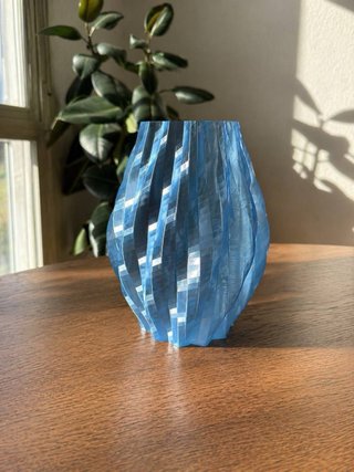Jarrón azul plástico diseño moderno