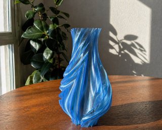 Jarrón azul plástico diseño moderno
