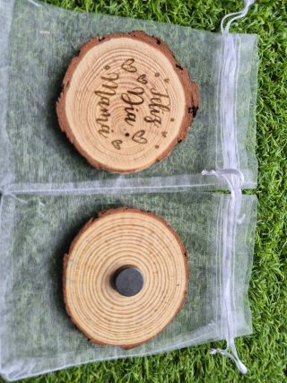 Imanes de madera grabados personalizados