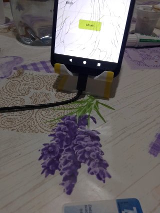 Supporto per telefono bianco e giallo