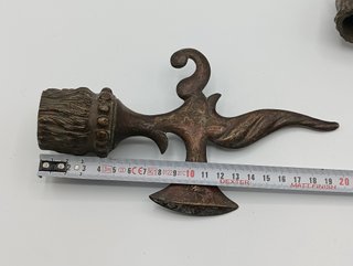 Remates bronce cortinas, S. XIX, 1 KG.