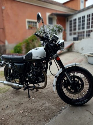 Mash Seventy Five 125cc Negra y Blanca