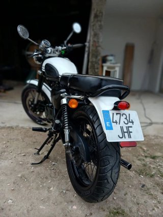 Mash Seventy Five 125cc Negra y Blanca