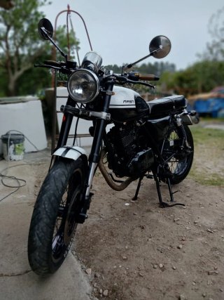 Mash Seventy Five 125cc Negra y Blanca