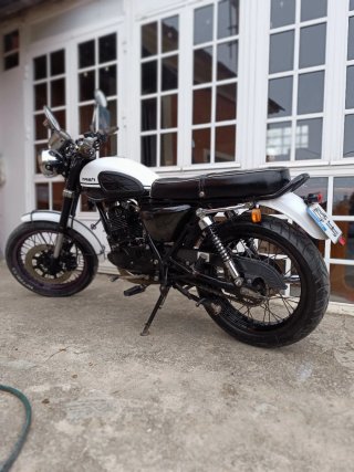 Mash Seventy Five 125cc Negra y Blanca