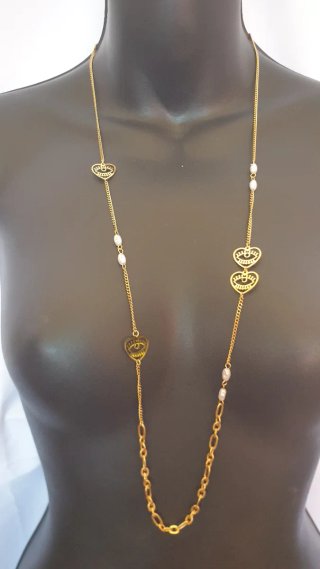 Collar Largo Dorado con Corazones y Perlas