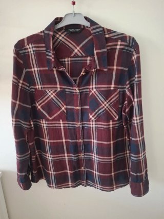 1 camisa 8€ y 3 más 20€