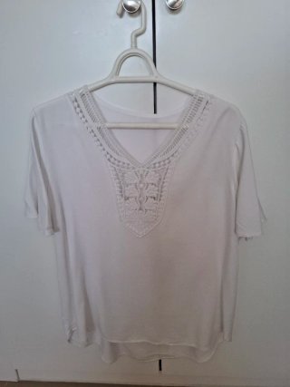 1 camisa 8€ y 3 más 20€