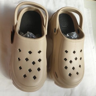 Zuecos Beige