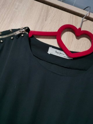 Vestido Pepe Jeans negro gasa cremalleras tachuela