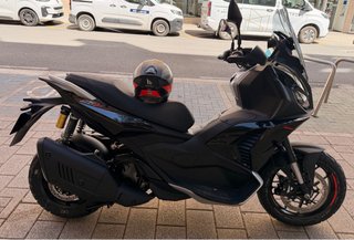 Aprilia SR GT 400