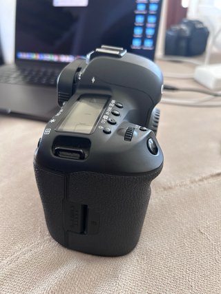 Canon 5D Mark IV