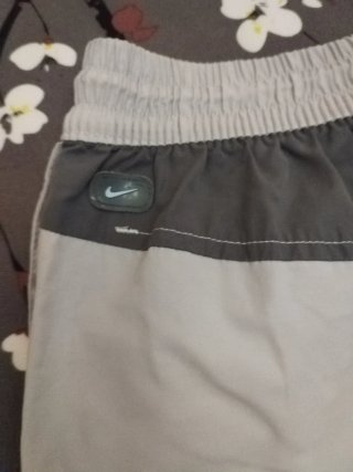 Pantalón corto deportivo hombre Nike gris talla M