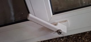 Puerta PVC Blanca Climalit cerradura marco 84×210.