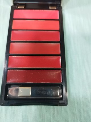 Paleta de labiales 6 tonos rojos Maybelline nueva