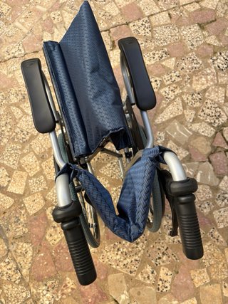 Silla de ruedas de aluminio y plegable