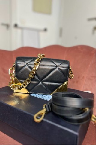 Bolso Prada Negro y Dorado