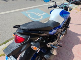 Suzuki Gladius Azul y Blanca