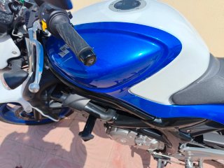 Suzuki Gladius Azul y Blanca