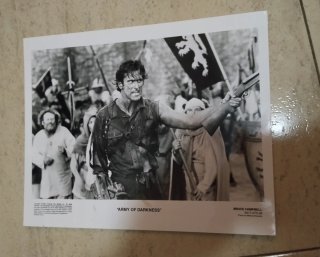 2 Fotos Originales Army of Darkness Bruce Campbell