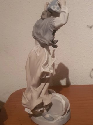 Figura Lladro Joven Sorprendida Porcelana