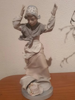 Figura Lladro Joven Sorprendida Porcelana