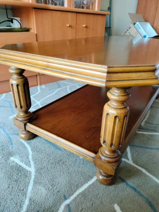 Mesa de centro maciza de castaño