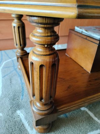 Mesa de centro maciza de castaño