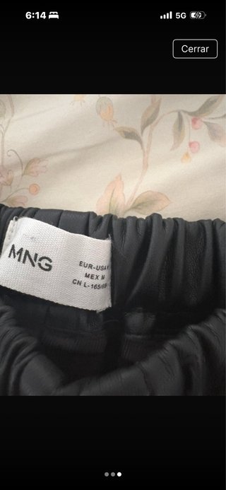 Pantalón efecto piel negro