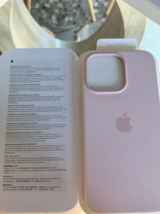 Custodia iPhone 13 Pro in silicone rosa MagSafe