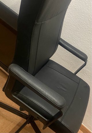 Sillón de oficina negro
