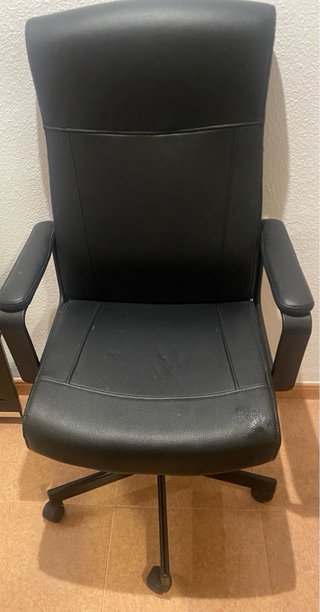 Sillón de oficina negro