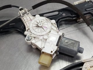 ELEVALUNAS DELANTERO DERECHO BMW SERIE 1 BERLINA
